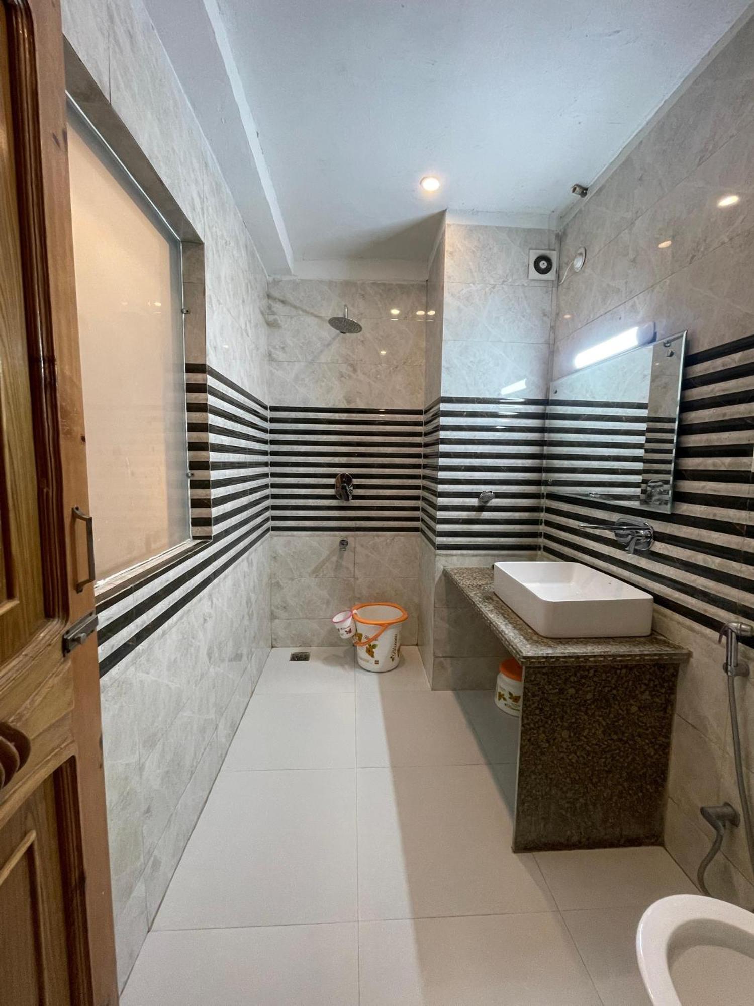 Hotel Zoon Dabb Srinagar Airport Kashmir Экстерьер фото